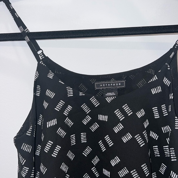 CLEARANCE Metaphor B&W Top - Picture 2 of 6